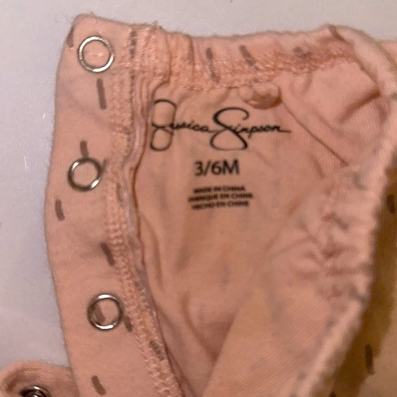 Jessica Simpson 3-6M Girls Graphic Print Tassel One Piece Outfit - Pink & Tan - Picture 4 of 4